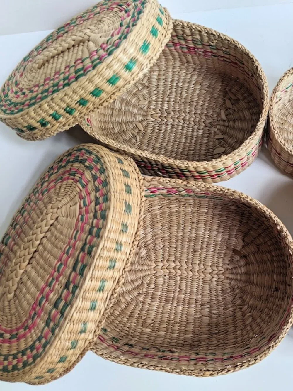 Vtg Sweet Grass Oval Nesting / Stacking Baskets Small Lidded Storage Boxes Set